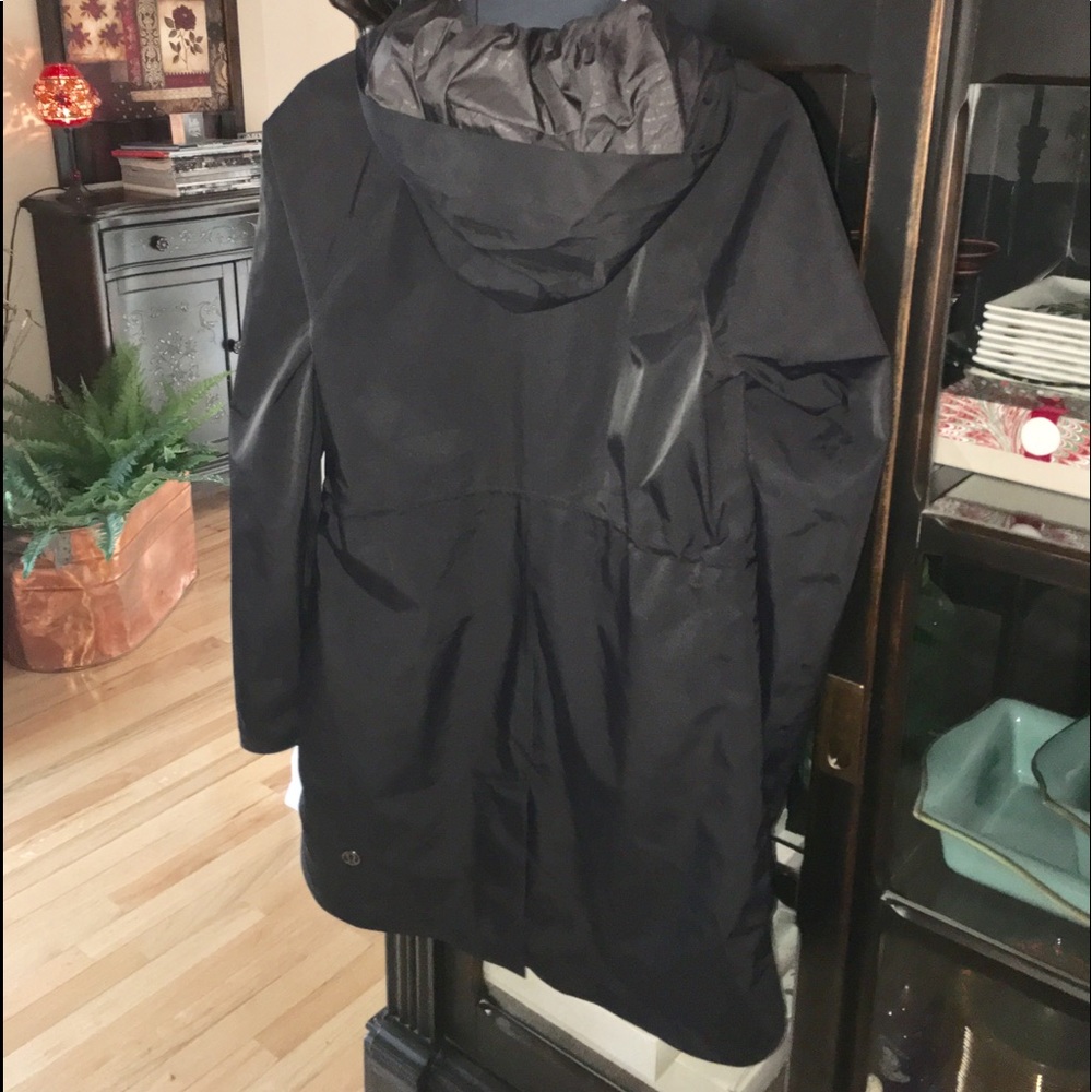 LULU🍋 raincoat ...LIKE NEW!! Black, sz 8 🍋